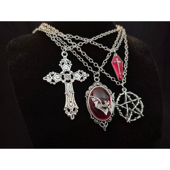 4pcs Vintage Bat, Faux, Coffin, Arrow, Red Heart, Star Pendant Necklace Set, - Picture 2 of 5